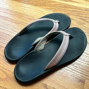 REDUCED!!  Olukai women’s flip flops in light pink